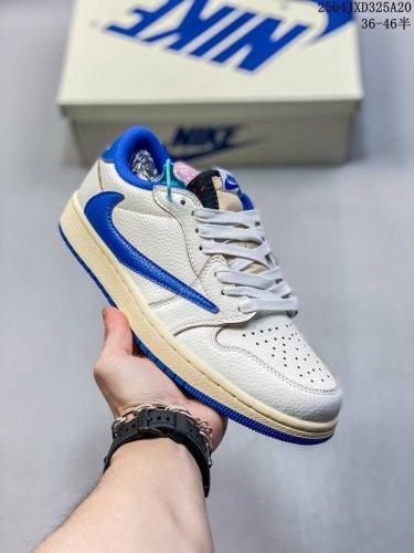 乔丹一代 Air Jordan 1 乔1 低帮Aj1系列 运动鞋复古休闲篮球鞋 提高了与足部的贴合度，给人不一样的穿着体验。鞋底的平稳支撑，让你在运动中随意冲刺