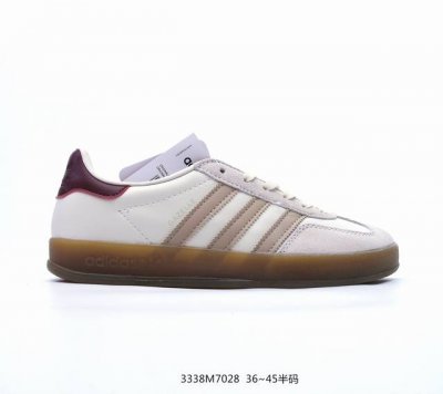 Adidas Originals Gazelle W 三叶草休闲防滑耐磨低帮板鞋 公司级版本 鞋头出色设计 塑就出众贴合感 稳固的后跟贴合足部曲线设计 软弹舒适