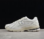 New Balance 1906系列复古老爹风休闲运动慢跑鞋 M1906RWW #采用轻质牛剖革拼接透气网眼衬垫织物鞋面材质 T-Beam大底提供足步弓支撑，保