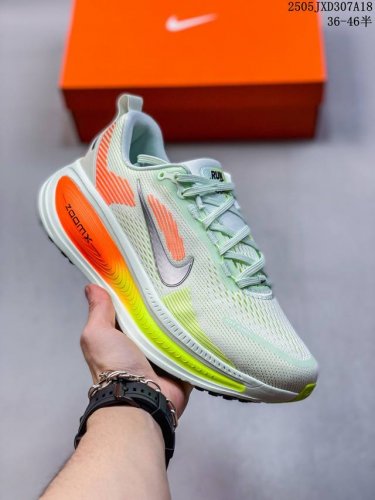 公司级 真标 耐克 Nike Vomero 18 厚底增高老爹运动跑步鞋 全新 Vomero 提供比以往更多的緩衝效能以及該系列有史以來最高的鞋底高度 結合 N