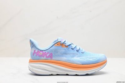 公司级小红书推荐hoka M Clifton 9 全新配色 这个品牌来自于新西兰的毛利语，Hoka表示大地，One One表示飞越，连起来就是飞越地平线，One