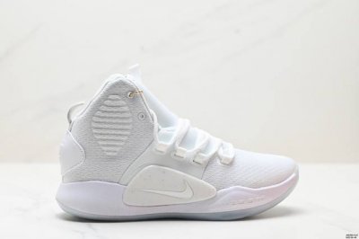 公司级Nike Hyperdunk X Low Ep男子透气减震耐磨中帮运动篮球鞋 鞋子采用了前后分离的Zoom Air气垫，中底采用了泼墨的设计理念，鞋子的后