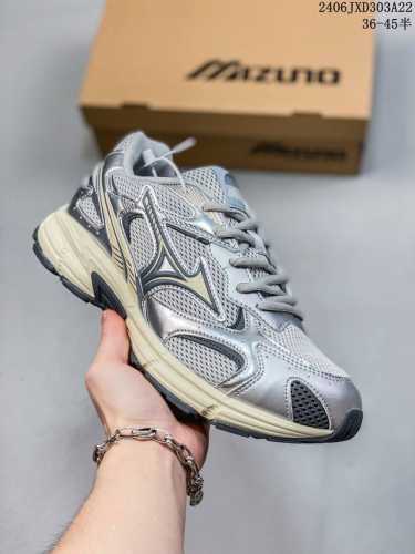 Mizuno Sports Style美津浓 复古时尚休闲舒适减震运动跑步鞋 美津浓wave机械缓震，可以说是机械缓震跑鞋科技的翘楚。有着非凡的适应性，有着充分