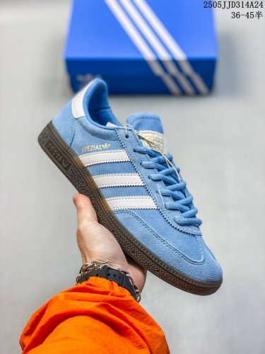 公司级Adidas Handball Spezial 官方正确版本 阿迪达斯经典款 复古休闲板鞋 全鞋采用反毛皮制作 牛筋耐磨大底 承载青春情怀的板鞋 经典三条