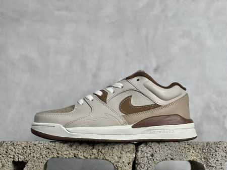 air Jordan Stadium 90 缓震防滑休闲运动板鞋 jordan Stadium 90充满了对tinkerhathield 原创设计的致敬 包括中 - 点击图像关闭