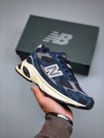 new Balance Nb2010系列新百伦经典复古休闲运动板鞋 以Encap中底配以升级版 N-Ergy缓震物料 鞋面则采用特色的柔软麂皮搭以Newbala