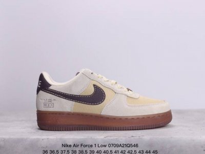 真标 耐克nike Air Force 1 Low 空军一号 低帮百搭休闲运动板鞋。柔软、弹性十足的缓震性能和出色的中底设计，横跨复古与现代的外型结合，造就出风