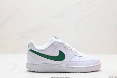 真标nike Court Vision Low 低帮百搭透气休闲运动板鞋，经典耐用的设计，兼顾舒适脚感和出众风范，演绎匠心之作。结构性的支撑贴合感结合复古篮球设