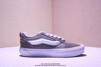 万斯 Vans Knu-Skool Vr3 Lx 面包鞋皮革鞋面。坎普尔 茱利安系列低帮复古硫化休闲运动板鞋“肥胖版大Logo”要说整个年最为热门的鞋型之一，