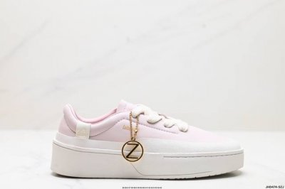 公司级adidas Labcourt 百搭休闲轻松舒适 耐磨透气低帮 板鞋 男女同款 鞋面使用了绒毛麂皮 ，鞋面和鞋底连接处使用了包边处理，看起来更加精致有型;