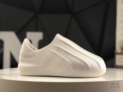 110 阿迪达斯 Ad Adifom Superstar 贝壳头版一脚蹬系列休闲运动鸭掌鞋“ 似乎是玩经典鞋款上瘾了 继贝壳头棉鞋之后 时下流行趋势的贝壳头一体