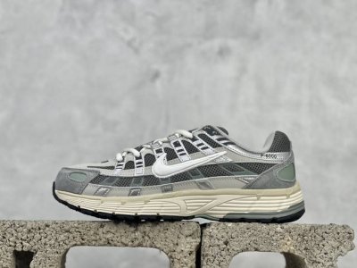 耐克 Nike P-6000 复古技科个性运动老爹鞋。该鞋款鞋采面用纵横交错的覆面，重现 2000 年代鞋跑风格，同时搭配震缓鞋垫，带来舒的适步履体验。Nike