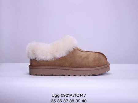 Ugg 厚底秋冬羊皮毛一体雪地靴 皮料生产 羊绒鞋垫 冬季保暖外出 家居都是很适合的选择 进年uug推出款式系列 局部偏向年轻消费者喜好 也走到时尚潮流穿搭的前 - 点击图像关闭