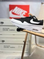 Nk Air Max 1 初代复古气垫慢跑鞋 由Tinker Hatfeld和Mark parker在1987年设计 灵感来自于巴黎蓬皮杜中心 Tinker H