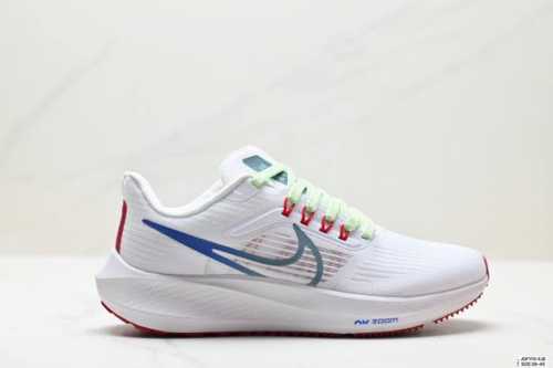 210 真标Nike Zoom Pegasus 39登月飞马39代 超轻网面透气跑步鞋 全新39代飞马，前后脚掌气垫的设计，让跑步体验感更上一层楼。贾卡纹理网面