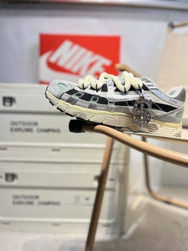 耐克 Nike p-6000 Laser Blue 复古科技个性运动老爹鞋 该鞋款鞋面采用纵横交错的覆面 重现 2000 年代跑鞋风格 同时搭配缓震鞋垫 带来舒