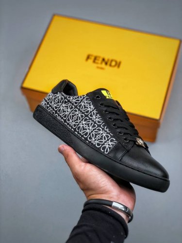Fendi 芬迪 板鞋 休闲鞋 独家官网一比一开模 渠道原装订单 釆用精选舒适面料 鞋面走线工整 清晰质感 高端时尚 简约大气 尺码 39-44