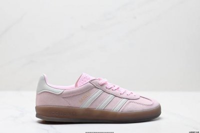 公司级Adidas Originals Gazelle Indoor 三叶草休闲防滑耐磨低帮板鞋 鞋头出色设计 塑就出众贴合感 稳固的后跟贴合足部曲线设计 软弹