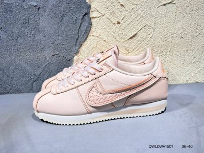 160 #新品上市实拍 Nike Classic Cortez Prm 粉 经典阿甘 经典版型 原装渠道订单 实体充正操作 天猫订单本实体可操作原价款 官方货号
