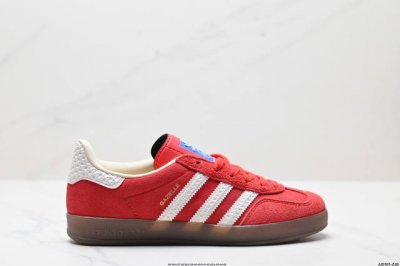 公司级Adidas Originals Gazelle Indoor 三叶草休闲防滑耐磨低帮板鞋 鞋头出色设计 塑就出众贴合感 稳固的后跟贴合足部曲线设计 软弹
