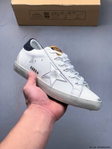 ggdb Golden Goose Super Star系列小脏运动鞋 火爆全网各路明星纷纷上脚，头层公司级小脏鞋，完美精细做工，全手工打磨做旧，自带3厘米内增