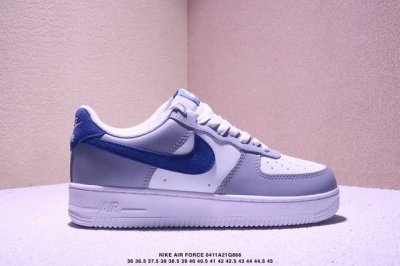 公司级耐克Nike Air Force 1“07空军一号低帮百搭休闲运动板鞋。柔软、弹性十足的缓震性能和出色的中底设计，横跨复古与现代的外型结合，造就出风靡全球