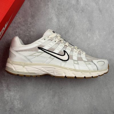 本地 核心私 耐克 Nike P-6000 Prm复古科技个性休闲运动老爹鞋 该鞋款鞋面采用纵横交错的覆面，重现 0 年代跑鞋风格，同时搭配缓震鞋垫，带来舒适的