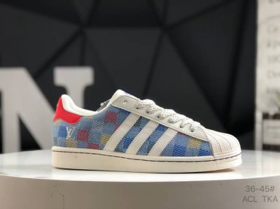 阿迪达斯 Adidas Superstar 2025年新款鞋子 新款经典贝壳头系列 新款休闲板鞋潮流男女士运动鞋 鞋面柔软皮革拼接材质 标志性的贝壳鞋头 简约的