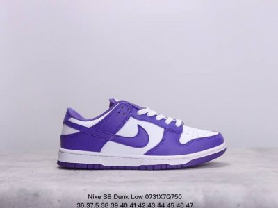 耐克nike Sb Dunk Low 扣篮系列 复古低帮休闲运动滑板板鞋。采用脚感柔软舒适zoomair气垫，有效吸收滑板等极限运动在落地时带来的冲击力，为街头