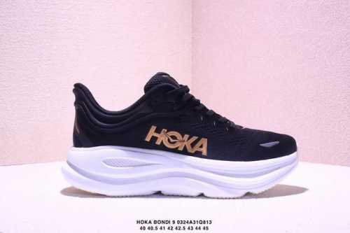 170 公司级小红书推荐Hoka W Bondi 9全新配色 这个品牌来自于新西兰的毛利语，Hoka表示大地，One One表示飞越，连起来就是飞越地平线，On