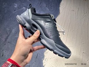 新品上市实拍 ecco爱步 广东原版透气 配备原版三件套 防尘纸 高弹大底 全头层牛皮 新款百搭休闲款 纯手工制成 鞋面走线工整 清晰质感 原单品质 拼接运动透