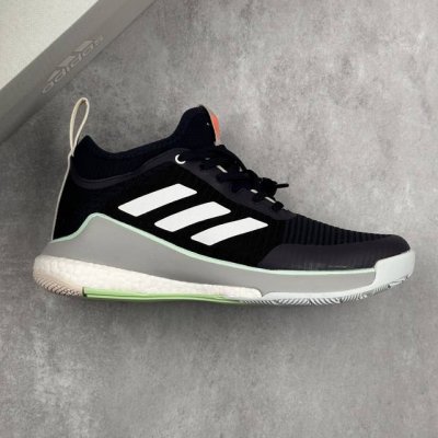 本地 核心私 公司级Adidas Crazyflight Mid 减震防滑 中帮 阿迪达斯 训练鞋 推出可提升室内球场表现的跳高鞋 中切设计增加脚踝支撑 采用透