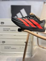 ad Adizero Evo Sl 阿迪超轻透气缓震跑鞋 以令人难以置信的138克重量 刷新了跑鞋轻量化的记录 阿迪在材料科学和工艺技术上的深厚积累 全新鞋款采