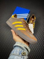 公司级adidas Originals Gazelle Indoor 三叶草休闲防滑耐磨低帮板鞋 鞋头出色设计 塑就出众贴合感 稳固的后跟贴合足部曲线设计 软弹