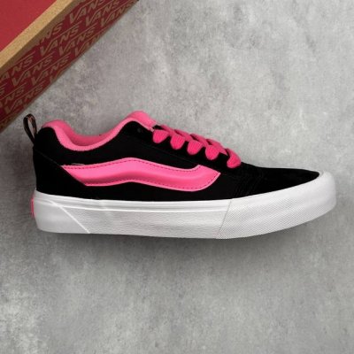 本地180 核心私 万斯 Vans Knu-Skool 面包鞋 坎普尔·茱利安系列低帮复古硫化休闲运动板鞋“肥胖版大Logo” 要说整个年最为热门的鞋型之一，「