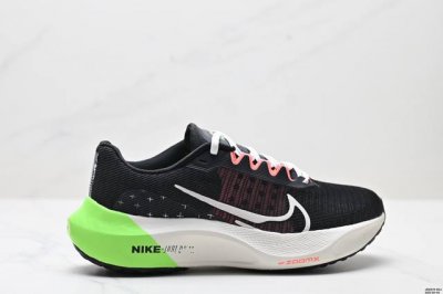 公司级Nk Zoom Fly 5超轻休闲缓震碳板跑步鞋 外围搭載轻量级Sr02泡棉载体.鞋面采用轻盈网眼设计.鞋垫与原厂一致采用Zoomx粘接而成. 货号:Fd