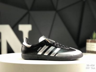 真标带半码Adidas 阿迪达斯 男女运动鞋 三叶草Sambavegan休闲鞋 德训鞋 复古板鞋经典运动鞋。采用环保设计的焕新Adidas Samba经典鞋,力