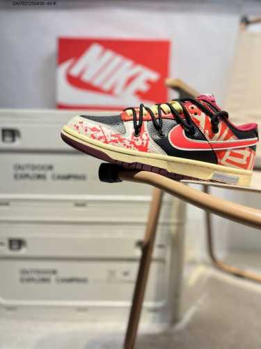 Nike Dunk Sb Low 定制配色“抽绳绑带”Dunk Sb顾名思义，具有经典的Dunk血缘，又注入了更多的时尚元素。相较于普通的Dunk滑板鞋，改良版