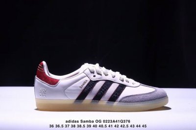 公司级Ad Original Samba Og 复古经典轻便板鞋 Jq5976 这款桑巴鞋展示了高质量的工艺 带有装饰的超锁缝制和无缝的手感 柔软、柔软的皮革造