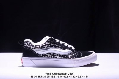 140 猪八材料 - Vans Knu-Skool Cdg联名！ “面包鞋终于出联名款了，还是川久保玲爆款！”，满印这一块还是得看Cdg属实是拉满了！国外发售款