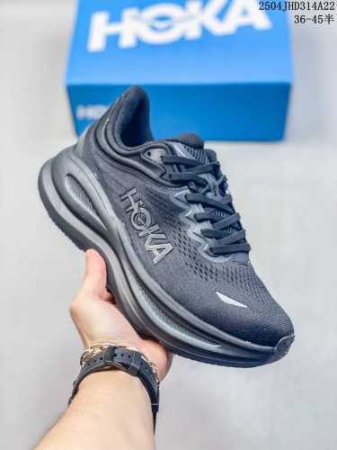 公司级小红书推荐Hoka W Bondi 9全新配色 这个品牌来自于新西兰的毛利语，Hoka表示大地，One One表示飞越，连起来就是飞越地平线，One On
