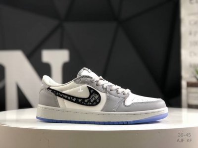 耐克 Dior X Air Jordan 1 Low 迪奥国旗联名 迪奥联名国旗之形成不同风格的时尚运动休闲风格。独具特色市场唯一独家出货。 其他配色陆续出货