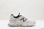 公司级new Balance Nb 9060 鞋款灵感源自设计师本人对夏日的怀日回忆。鞋面大身由空间双格及磨砂鞋面拼接而生，配以柔和、温暖的粉橘色调，夏日氛围拉