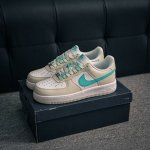 核心私 Air Force 1 原装级别 原楦头原纸板 打造纯正空军版型专注外贸渠道 全掌内置蜂窝气垫 原盒配件 原厂中底钢印、拉帮完美 货号：Lz6699 5