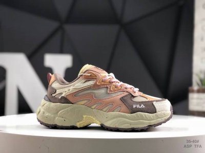 200 Fila Fusion斐乐 系列 新款3M反光休闲运动鞋 货号：F12W331101Fcm 尺码：35 35.5 36 36.5 37.5 38 38.