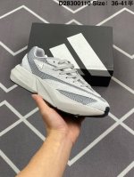 210 公司级Adidas Lightblaze 舒适防滑 新款阿迪达斯低帮跑步鞋 极致轻盈的Lightweight Upper设计 带来近乎裸足的舒适体验 中