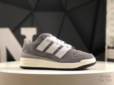 阿迪达斯 Adidas Originals Forum 0 Cl 三叶草低帮 复古潮流休闲面包鞋 生生不息的经典之作，短绒麂皮面料，质感满满。 加厚了中底，提供