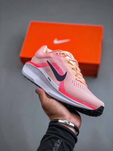 Nike Zoom Winflo 11 登月网面透气运动休闲缓震跑步鞋 Fj9510 800 #内置气垫 采用改良版网眼布和增加泡棉设计，专为驾驭耐力跑而设计，
