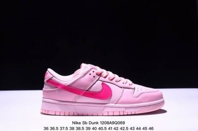 真标 耐克 Nike Sb Dunk Low Pro 男女同款运动鞋复古板鞋，采用柔软皮革鞋面，经久耐穿，塑就如元年款 Dunk 般的复古质感。鞋头透气孔，搭配