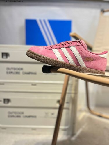 阿迪达斯 Adidas Stadt经典麂皮薄底运动板鞋 T头鞋 皮革和绒面革经典运动鞋以典藏足球鞋为灵感这款Stadt经典运动鞋植根足球传统 以别致皮革鞋面和绒